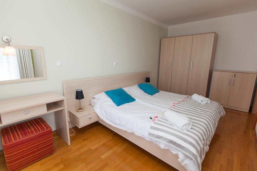 Apartments Ines Selce Exterior foto