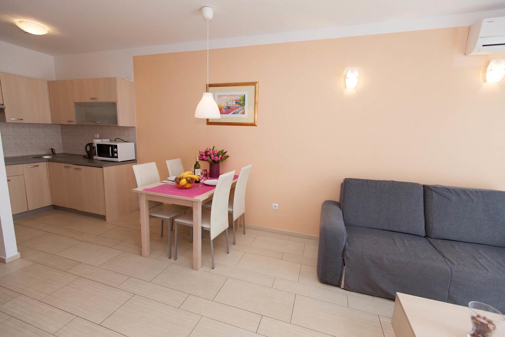 Apartments Ines Selce Exterior foto